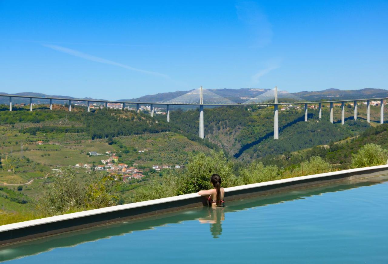 Mw Douro Wine & Spa Santa Marta de Penaguiao Exterior photo View of the bridge from the swimming pool of the hotel