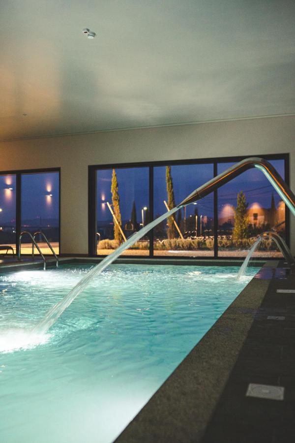 Mw Douro Wine & Spa Santa Marta de Penaguiao Exterior photo The swimming pool at the hotel