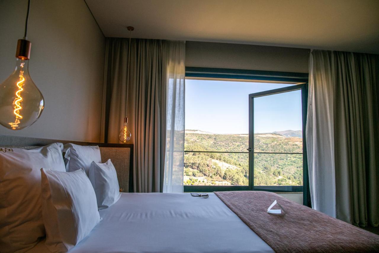 Mw Douro Wine & Spa Santa Marta de Penaguiao Exterior photo A bedroom at the hotel