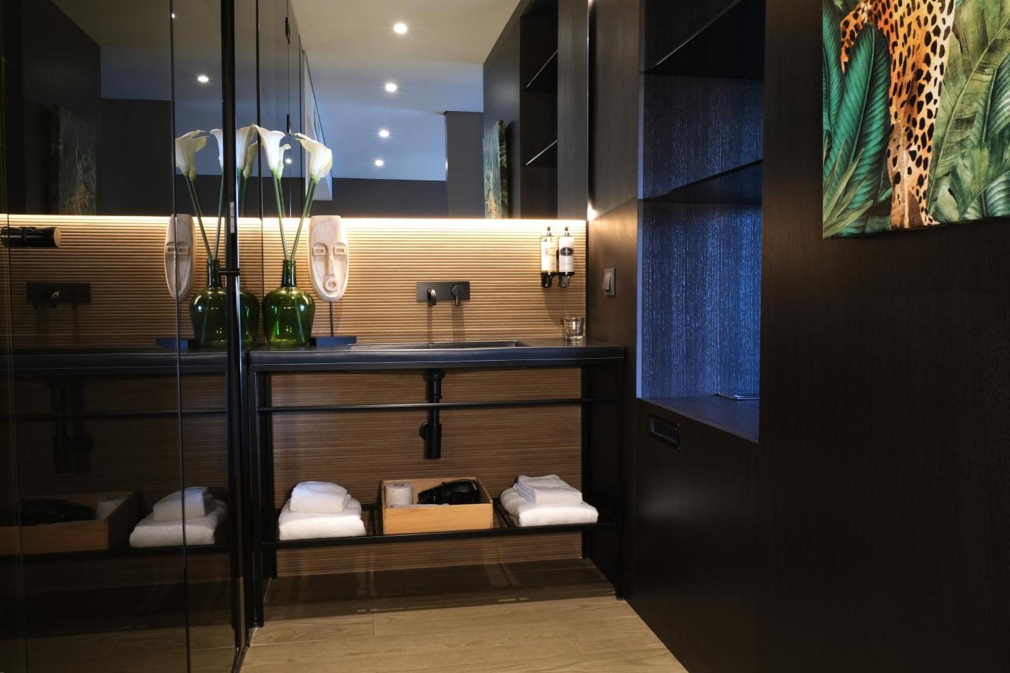 Mw Douro Wine & Spa Santa Marta de Penaguiao Exterior photo Bathroom